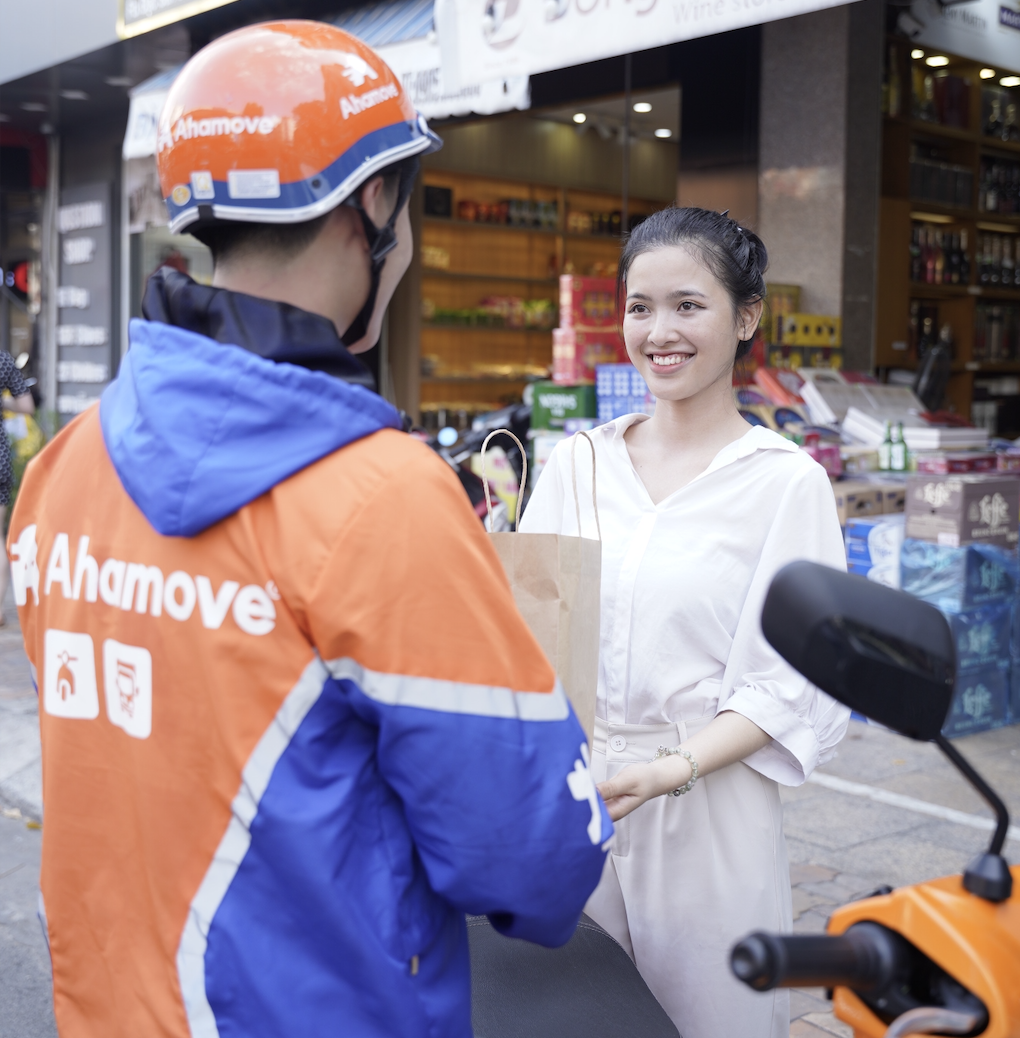 Photo of a Ahamove rider making a delivery.